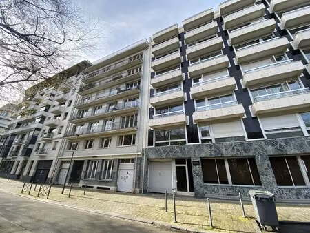 location local professionnel 67m²