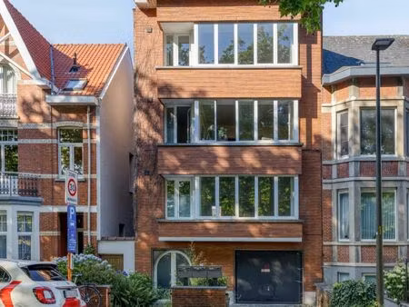 mooi gelegen 2 kmr-app aan de vaart met terras