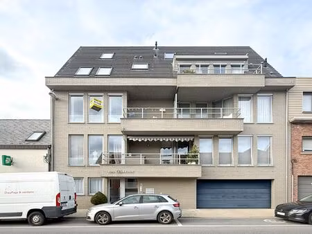 modern triplex appartement in centrum van beveren