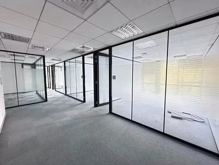 location bureaux 201 m² à 1 671 m²