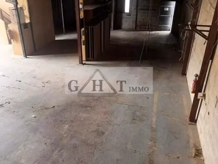location entrepôt 323 m²