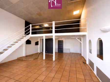 location local professionnel 78m² baie mahault 97122