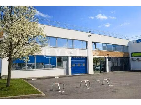 location local d'activités 407 m²