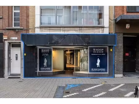 gelijkvloers handelspand met een oppervlakte van ca. 180m²