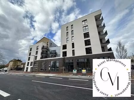 location commerce 203 m²