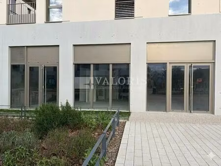 location commerce 178 m²
