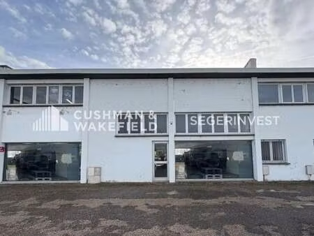 location local d'activités 215 m²