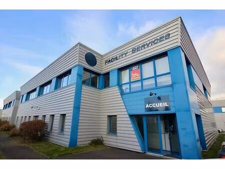 location local d'activités 240 m²
