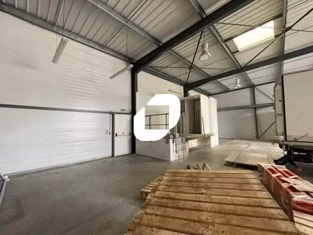 location local d'activités 300 m²