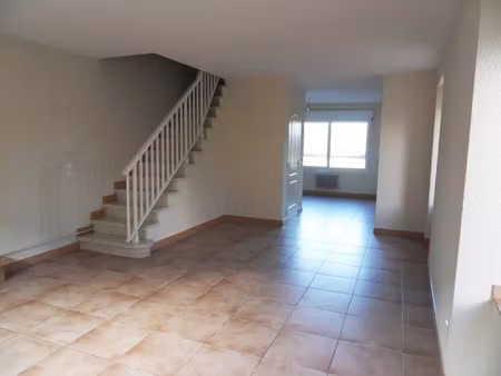 location maison 4 pièces 77 m² à peyrens (11400)