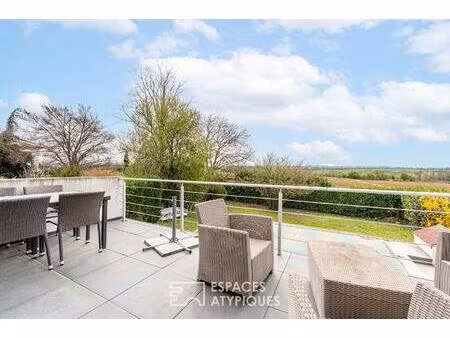 maison au fond d'une impasse avec piscine