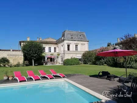 une jolie maison bourgeoise dans une belle quartier