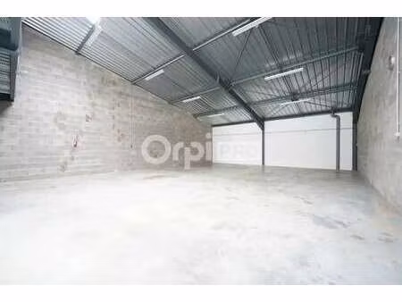 location local d'activités 268 m²