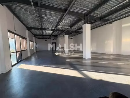 location local d'activités 207 m²