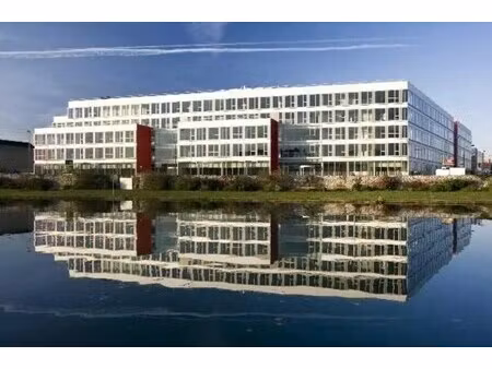 location bureaux 79 m² à 6 749 m²