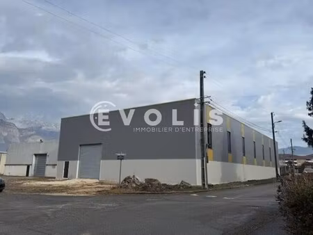 location local d'activités 420 m² à 840 m²