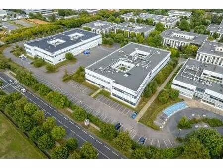 location local d'activités 201 m² à 6 493 m²