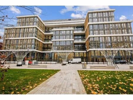 location local professionnel 7 742m²