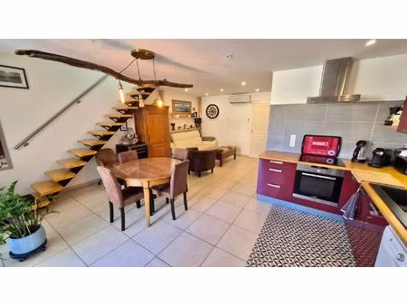 grange transformée avec terrasse et grand garage – prête à emménager