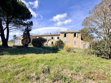 campagne au bord du canal du midi sur 20820 m2.