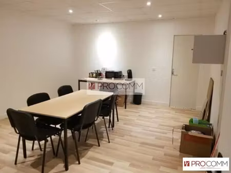 location local d'activités 166 m²