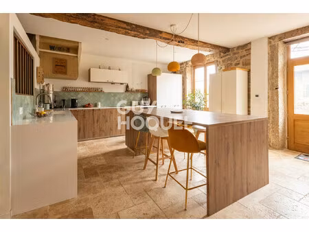 propriété en pierre avec dépendances et jardin