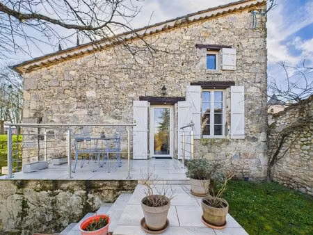 maison de village traditionnelle  rénovée avec galerie indépendante ou local commercial à.