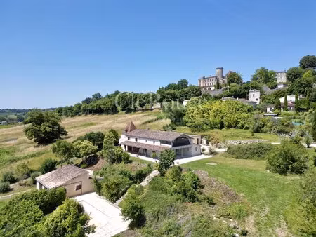 magnifique propriété de charme de 285m² à distance de marche de duras avec piscine