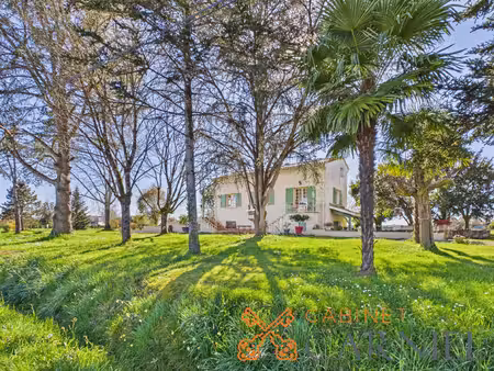 maison au calme avec 7 360 m2 de terrain  grand sous-sol et dépendances