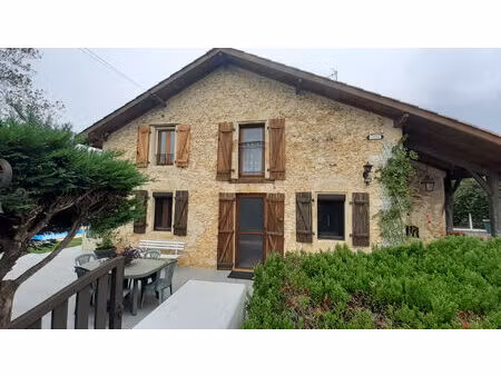 maison familiale avec piscine et vue pyrénées : un bijou au calme