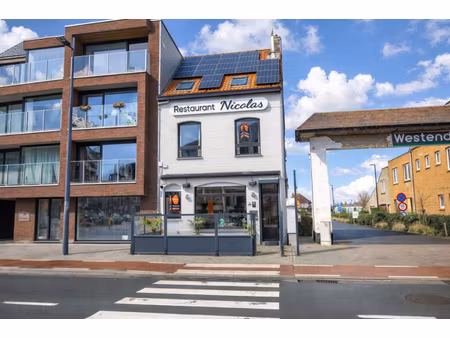 commercieel te koop in westende met 2 slaapkamers