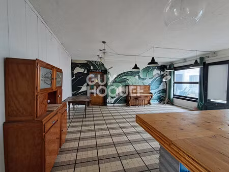 a vendre : immeuble avec fort potentiel au coeur de la flotte en ré