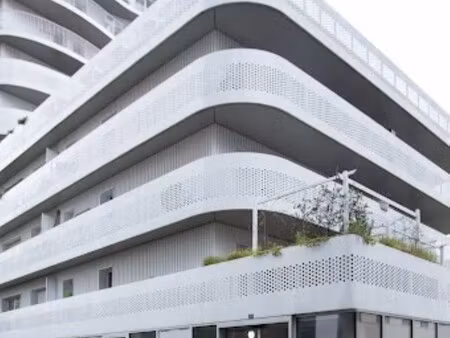 location local professionnel 183m²