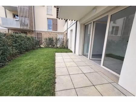 résidence de standing – appartement avec jardin à fontenay-trésigny