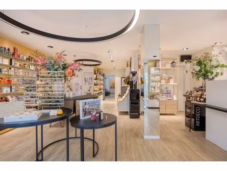 commercieel te koop in lievegem met 5 slaapkamers