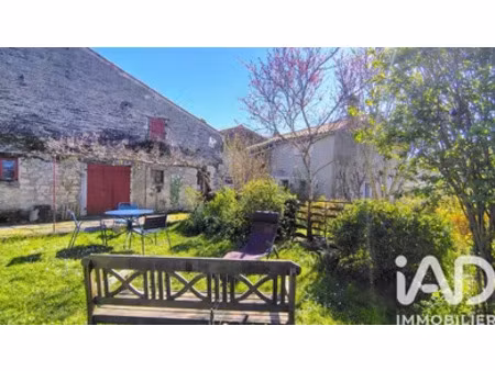 maison de village à saint-pierre-le-vieux (85420)