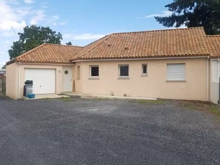location maison 4 pièces 85m2 maubourguet 65700 - 786 € - surface privée