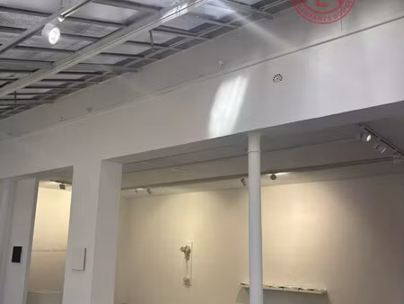 location local commercial