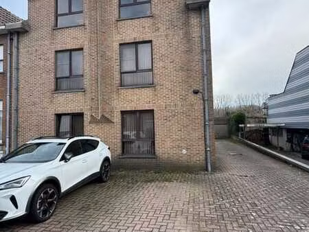 appartement au rez-de-chaussée (135 m²) avec terrasse