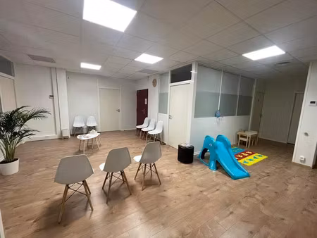 location locaux professionnels 15 m² à les milles (13290)  nan €