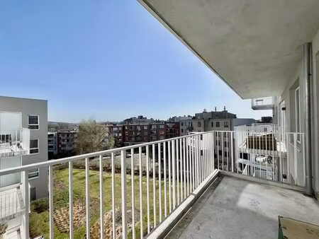 twee-slaapkamer appartement met terras