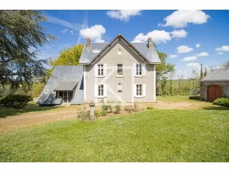 elégante maison bourgeoise et son parc boisé en bordure de riv