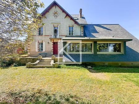 élégante maison bourgeoise et son parc en bordure de rivière