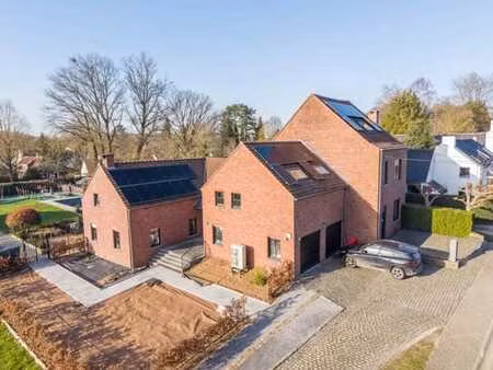 lumineuse maison 5ch avec piscine et peb b