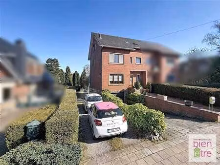 spacieuse maison avec jardin idéalement située