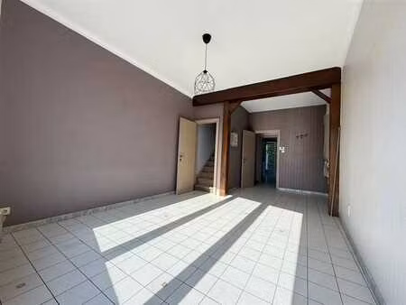 maison mitoyenne bel-étage avec cour/jardinet