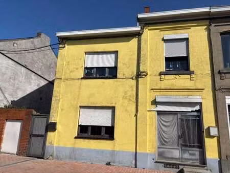 maison trois façades à rénover avec jardin