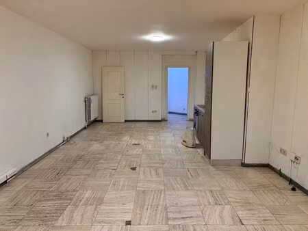 appartement 2 chambres charleroi à rafraîchir