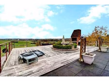 maison avec salle de réception et cuisines professionnelles