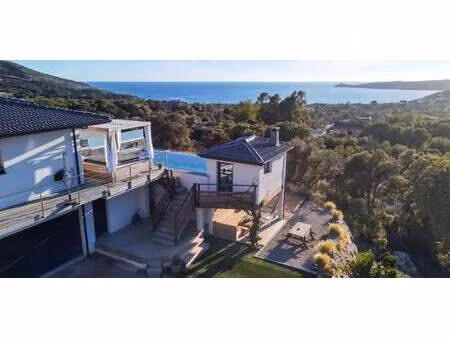 maison contemporaine avec piscine en bord de mer cargese (2a)